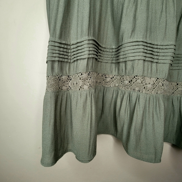 ๐๏ธ Ruffled Torrid Blouse Size 2 - Picture 5 of 5